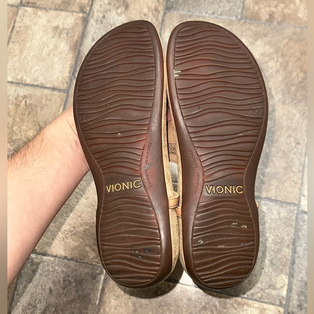 Vionic Size 7 - Picture 6 of 7